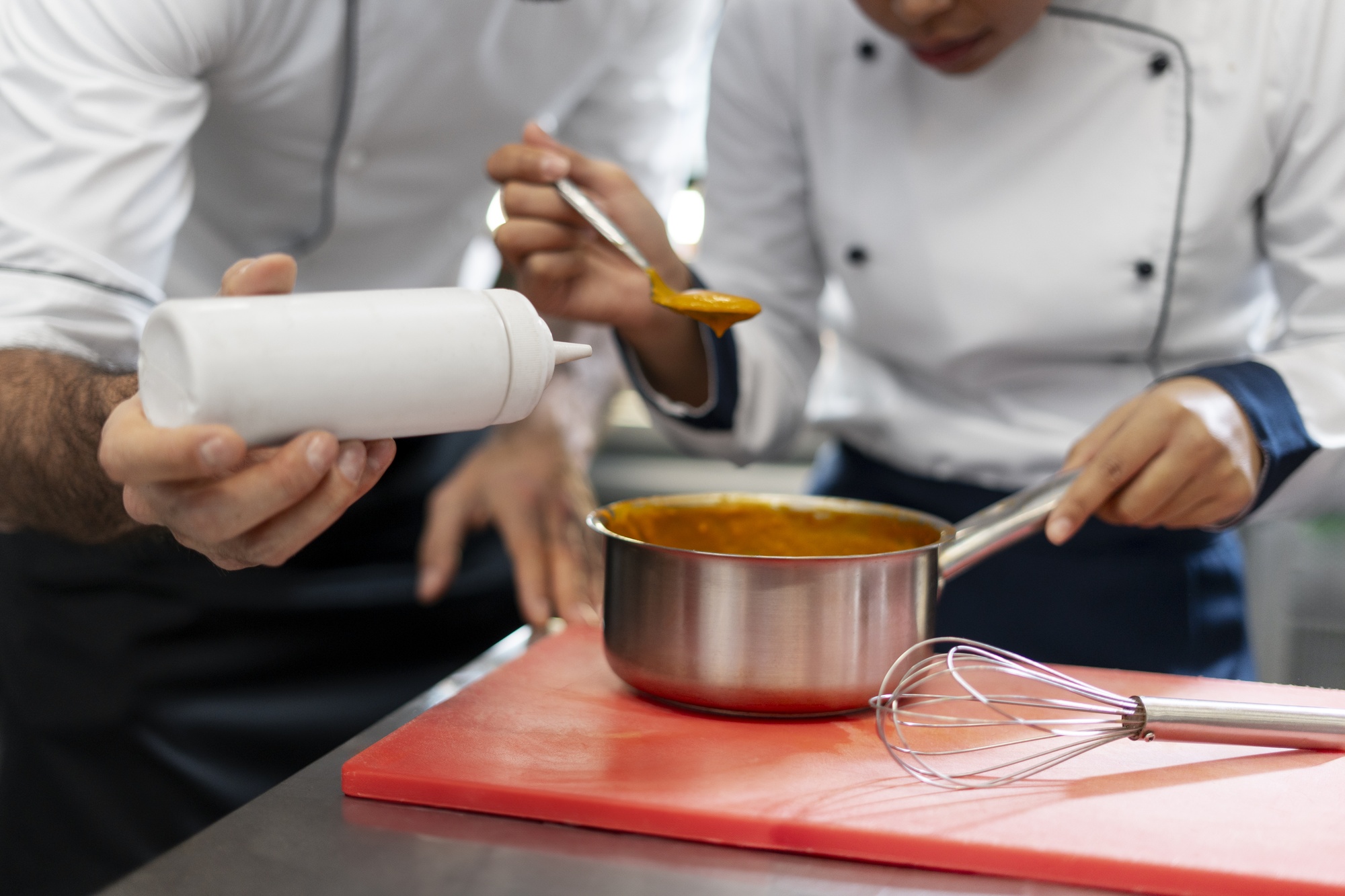 Instructor teaching sauce techniques